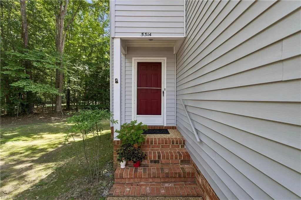 5314 Sloane SQ, WILLIAMSBURG VA 23188 - Photo 4