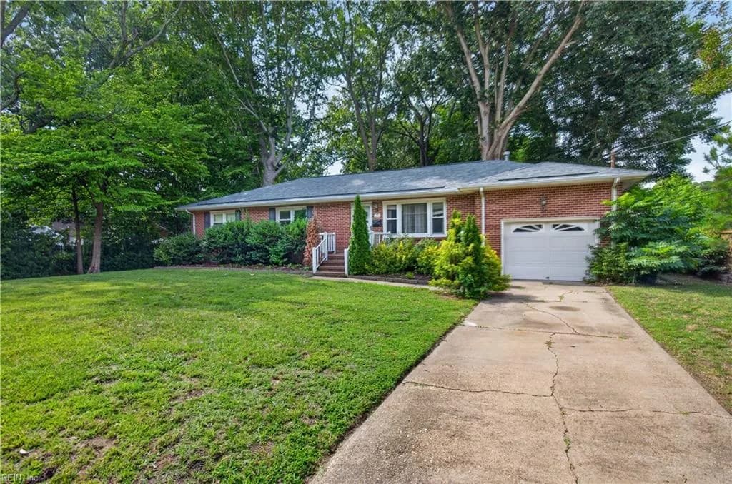 34 Roberta DR, HAMPTON VA 23666 - Photo 3