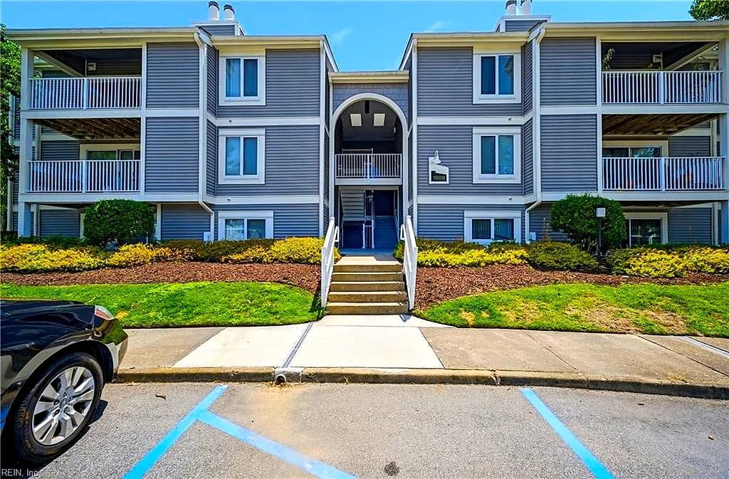1008 Autumn Woods LN #104, VIRGINIA BEACH VA 23454 - Main photo