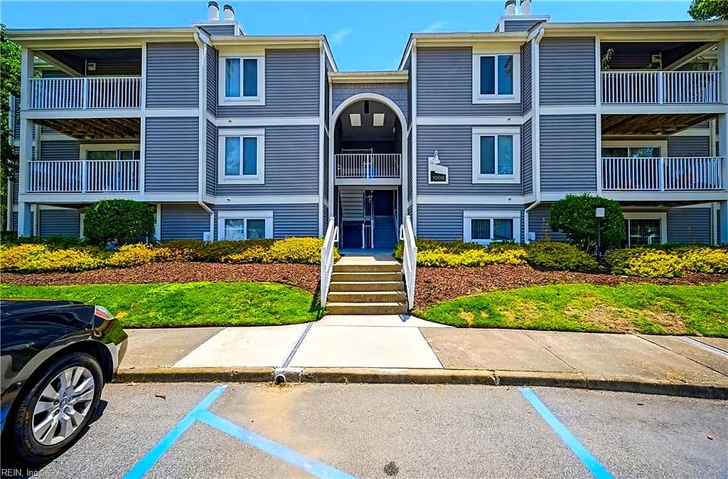 1008 Autumn Woods LN #104, Virginia Beach — 2 bed Residential, 906 sqft