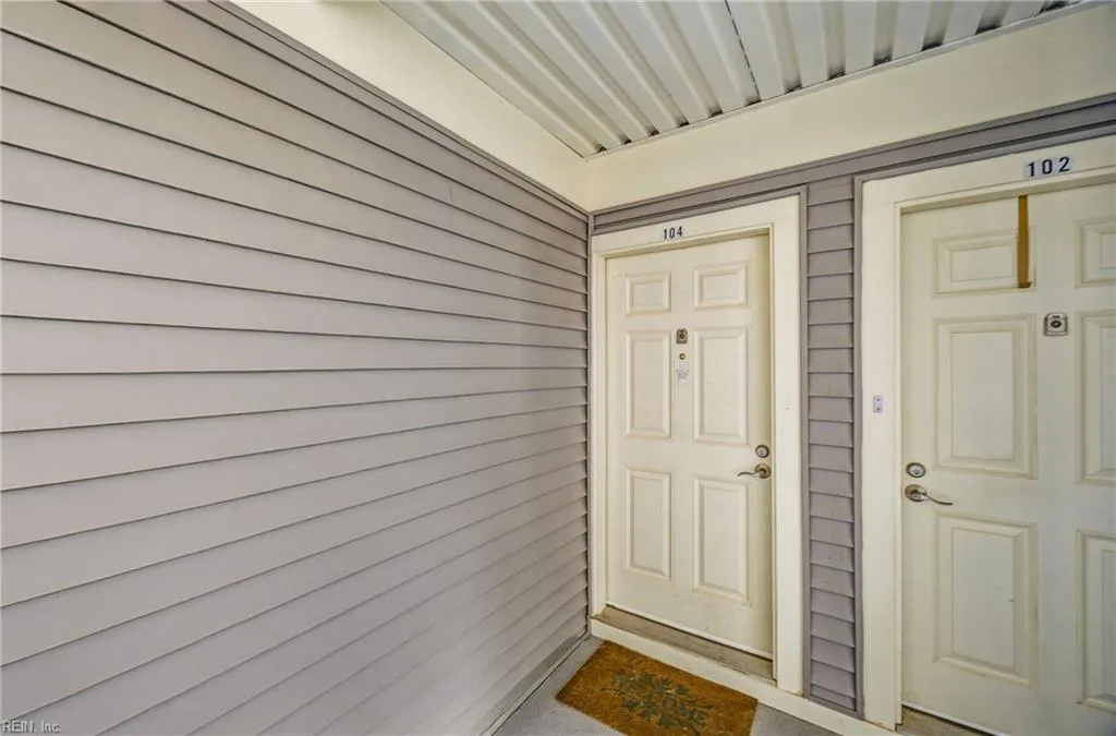 1008 Autumn Woods LN #104, VIRGINIABEACH VA 23454 - Photo 3