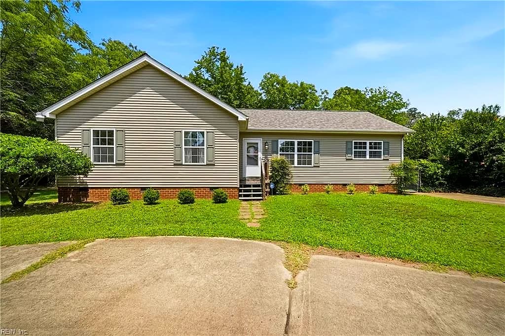 17155 Riddick RD, SMITHFIELD VA 23430 - Main photo