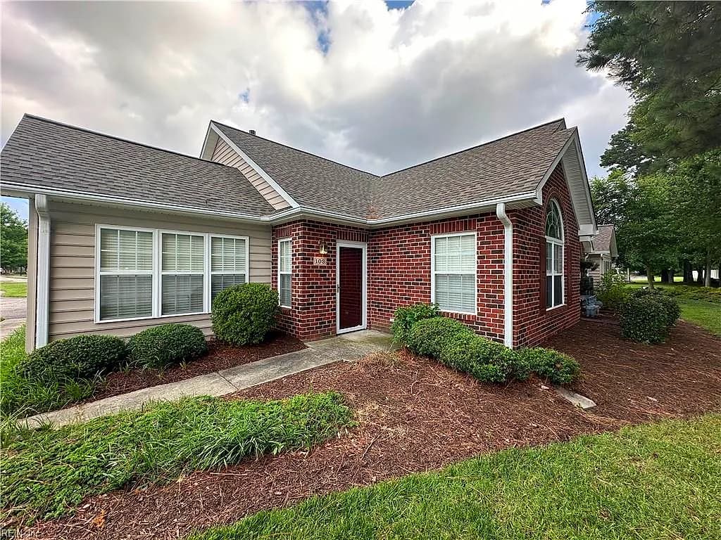 103 Hautz WAY, YORKTOWN VA 23693 - Main photo