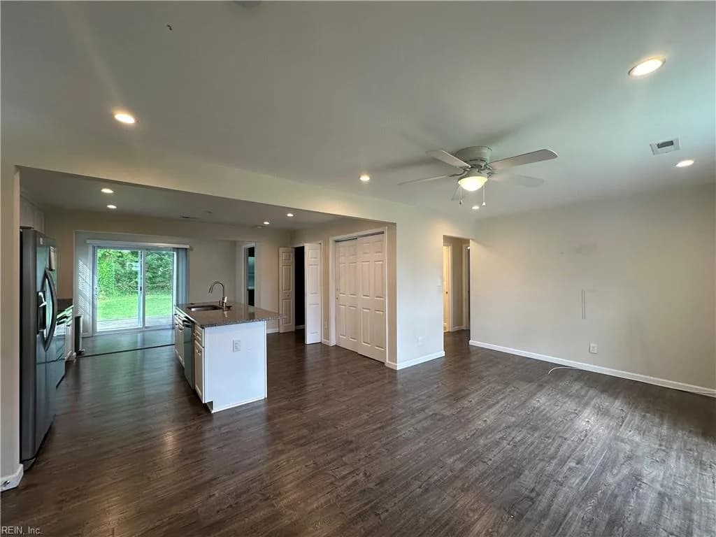 2141 Jeffrey DR, NORFOLK VA 23518 - Photo 3