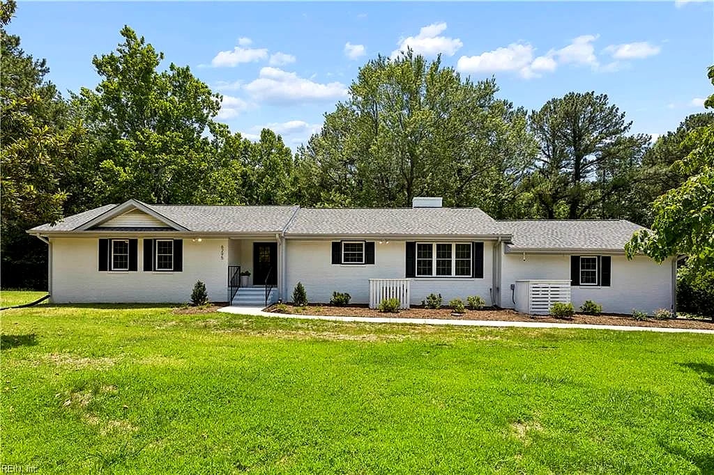 6295 Ark RD, GLOUCESTER VA 23061