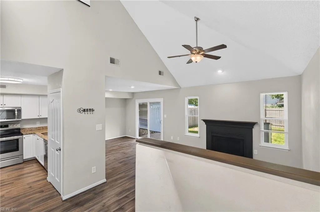 916 Woodcreek DR, NEWPORTNEWS VA 23608 - Photo 4