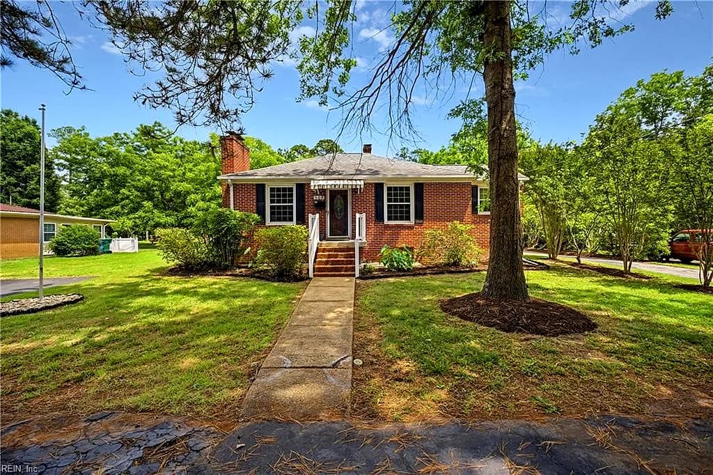 568 Yorktown RD, NEWPORT NEWS VA 23603 - Photo 2
