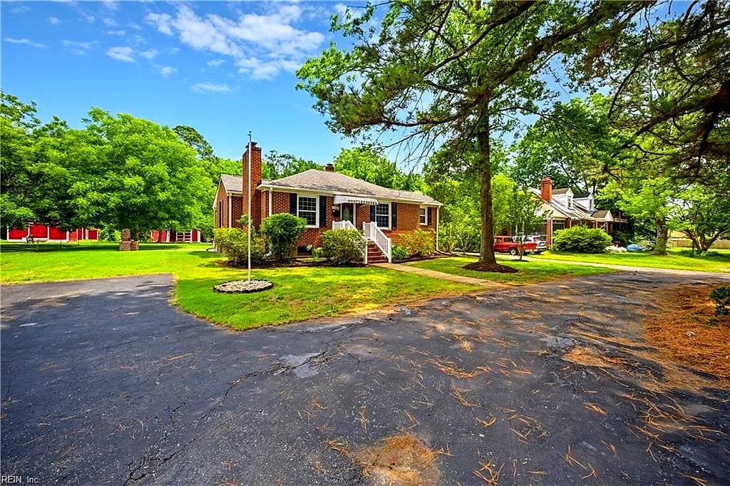 568 Yorktown RD, NEWPORT NEWS VA 23603 - Photo 4