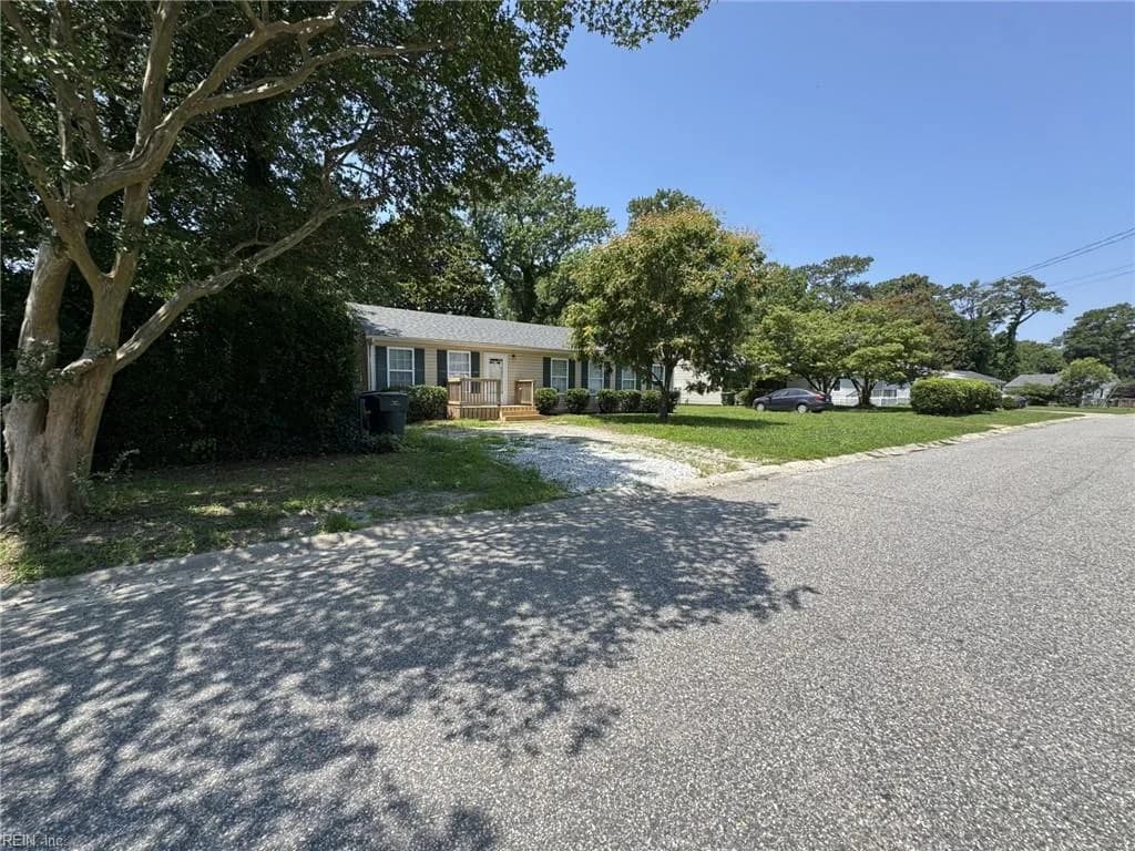 8217 Simons DR, NORFOLK VA 23505 - Photo 2