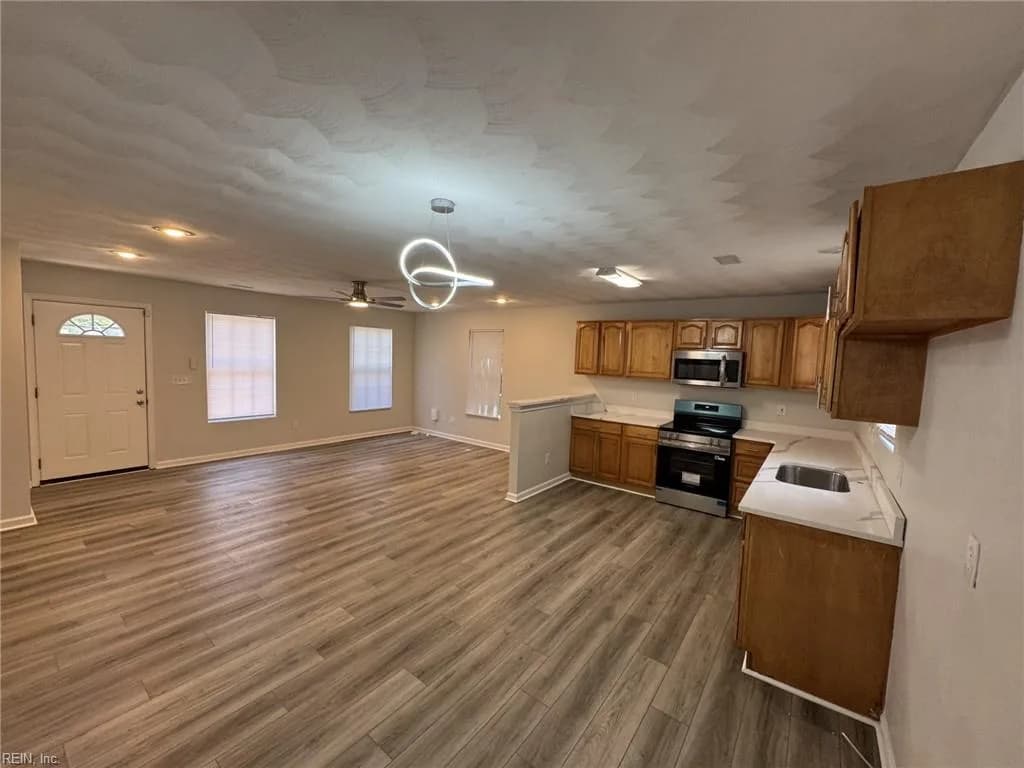 8217 Simons DR, NORFOLK VA 23505 - Photo 4