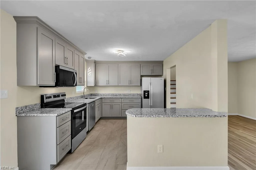 3404 Hardee CT, HAMPTON VA 23666 - Photo 4