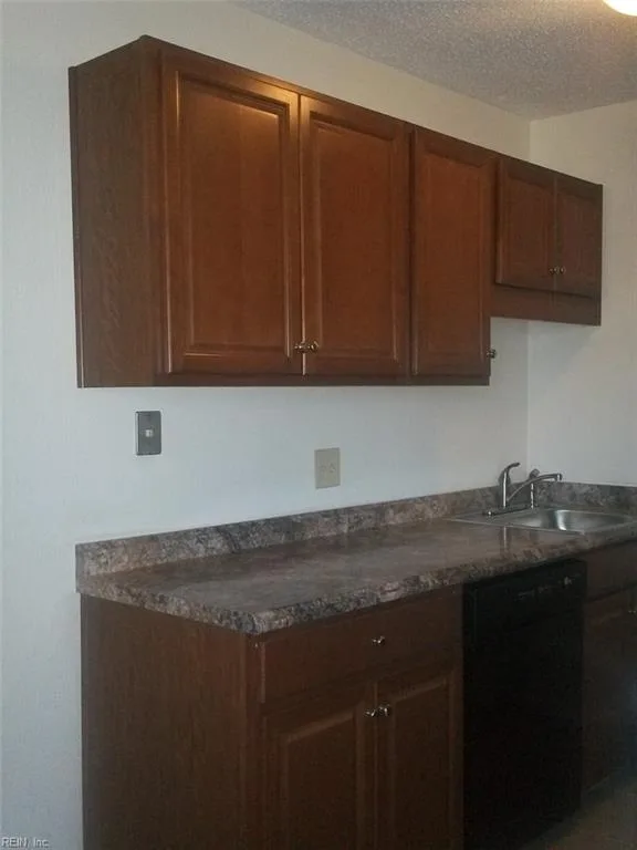 913 Leisure SQ #201, VIRGINIABEACH VA 23451 - Photo 3
