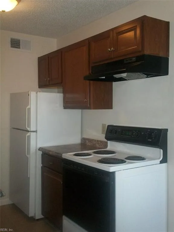 913 Leisure SQ #201, VIRGINIABEACH VA 23451 - Photo 4