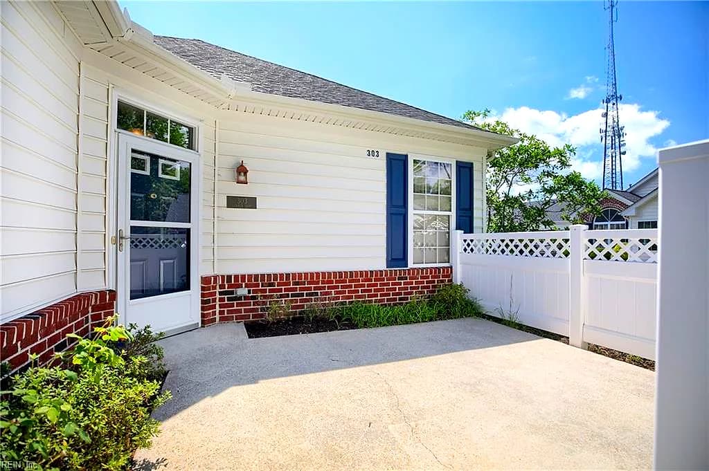 303 Garman LOOP, YORKTOWN VA 23690 - Photo 3