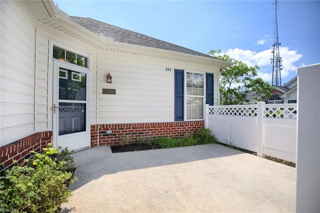 303 Garman LOOP, YORKTOWN VA 23690 - Photo 3