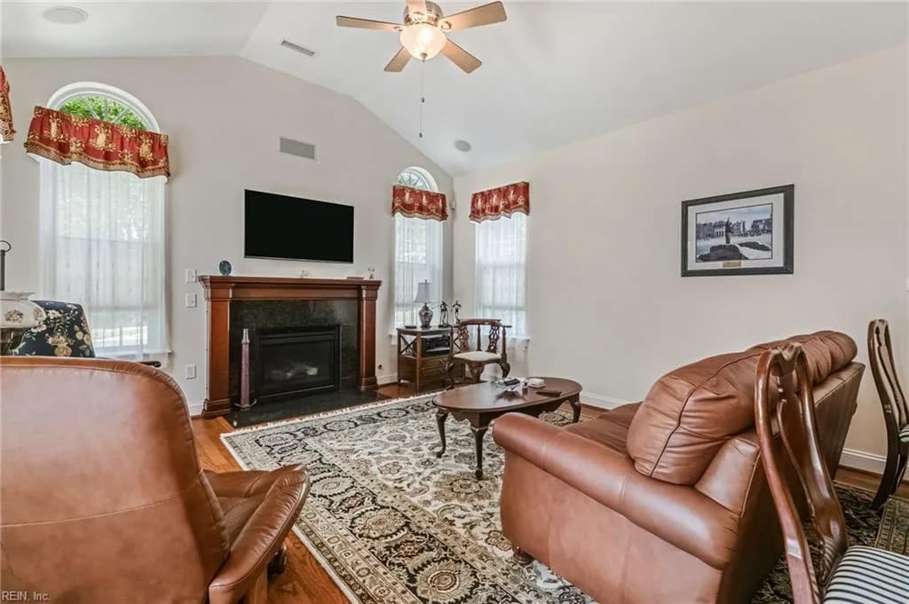 303 Garman LOOP, YORKTOWN VA 23690 - Photo 5