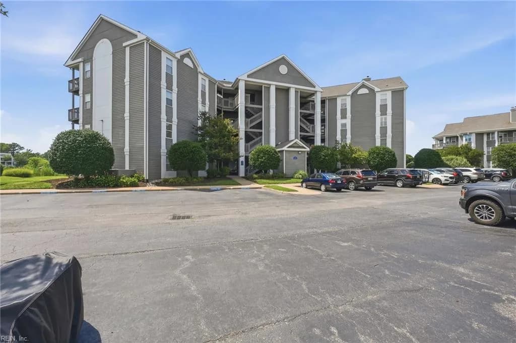 1024 Porte Harbour ARCH #201, HAMPTON VA 23664 - Photo 3