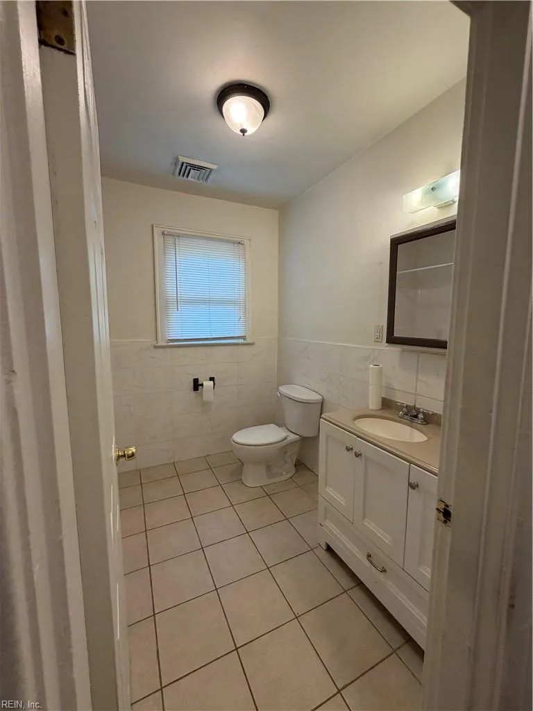 3915 Shell RD, HAMPTON VA 23669 - Photo 5