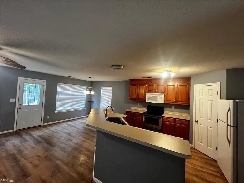 6350 Old Townpoint RD, SUFFOLK VA 23435 - Photo 4