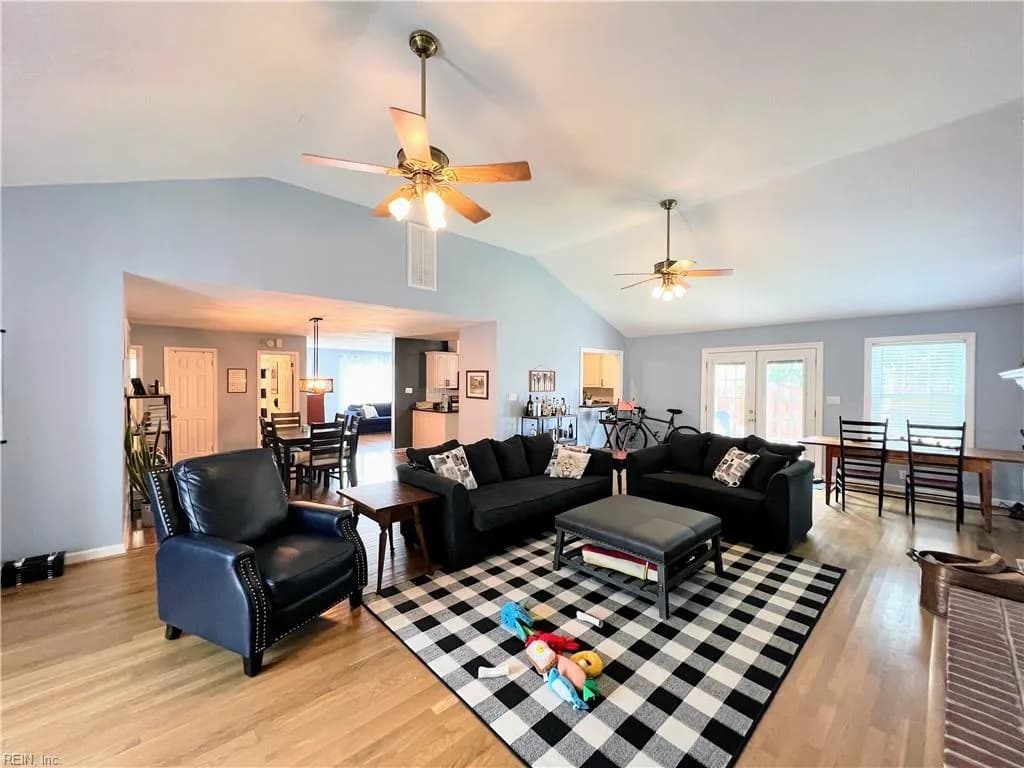 8005 Walters DR, NORFOLK VA 23518 - Main photo