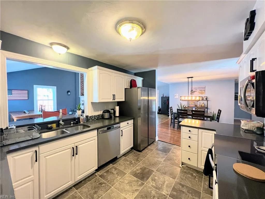 8005 Walters DR, NORFOLK VA 23518 - Photo 5