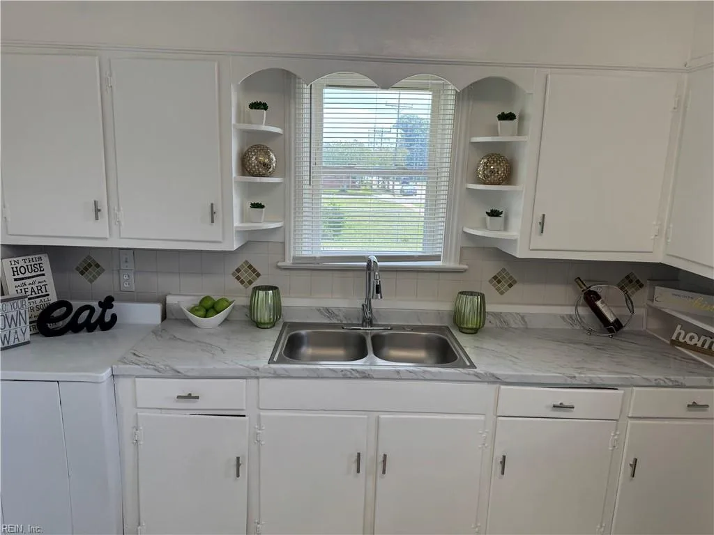 2801 Mapleton AVE, NORFOLK VA 23504 - Photo 3