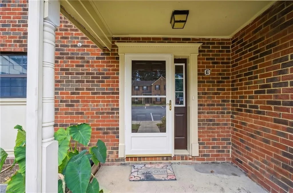 372 Circuit LN, NEWPORTNEWS VA 23608 - Photo 5