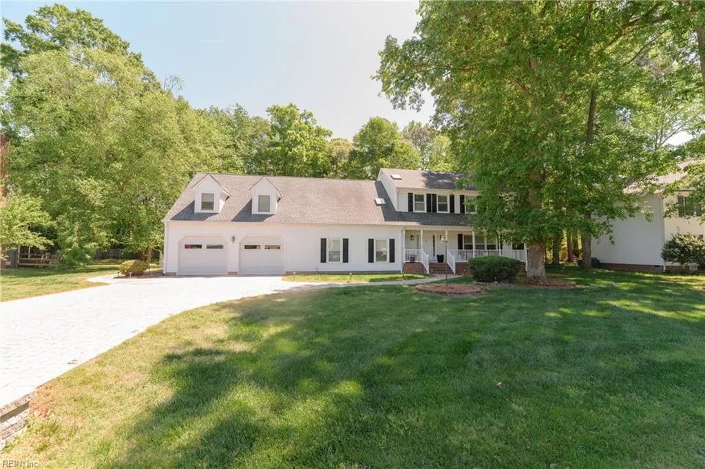102 Stevens CT, Yorktown — 5 bed Residential, 4,502 sqft