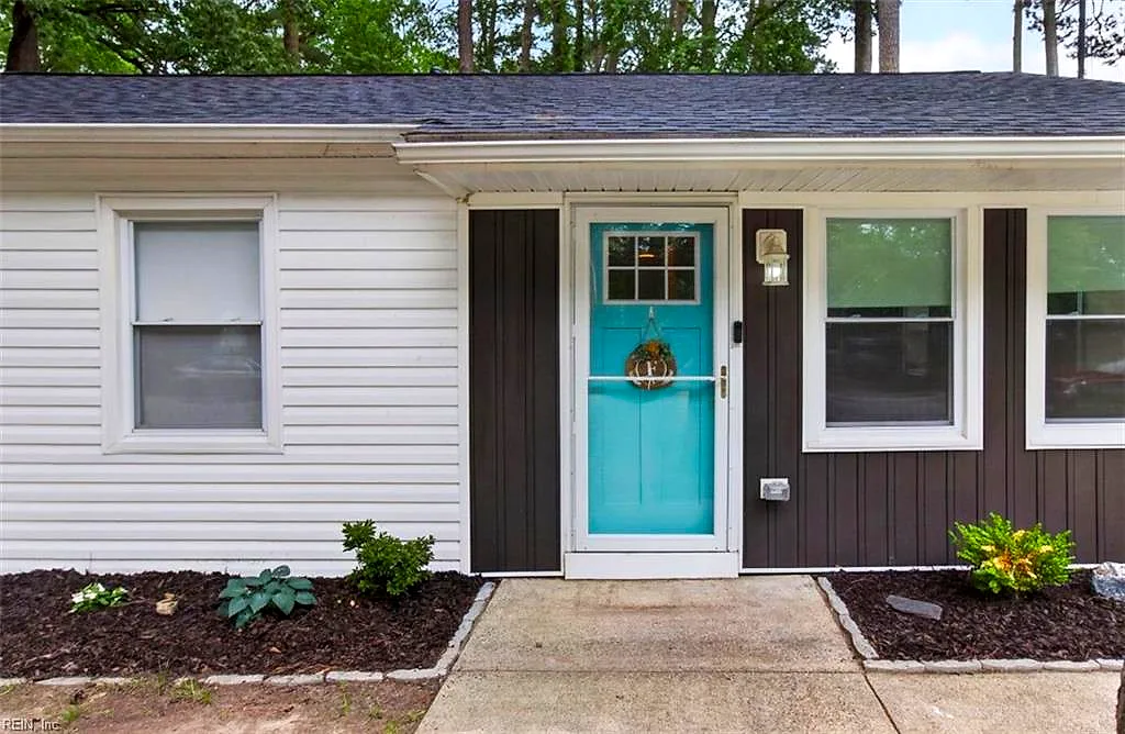 108 Clover ST, Hampton — 3 bed Residential, 1,000 sqft