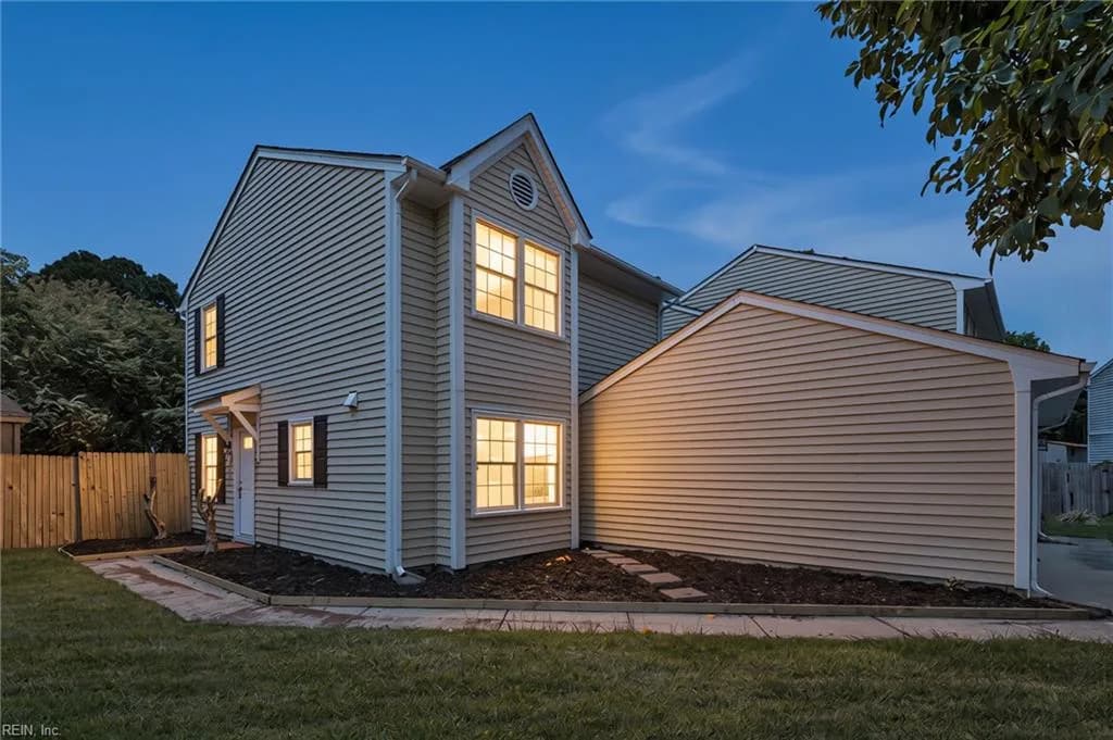 10 Warwick CIR, CHESAPEAKE VA 23320 - Photo 2