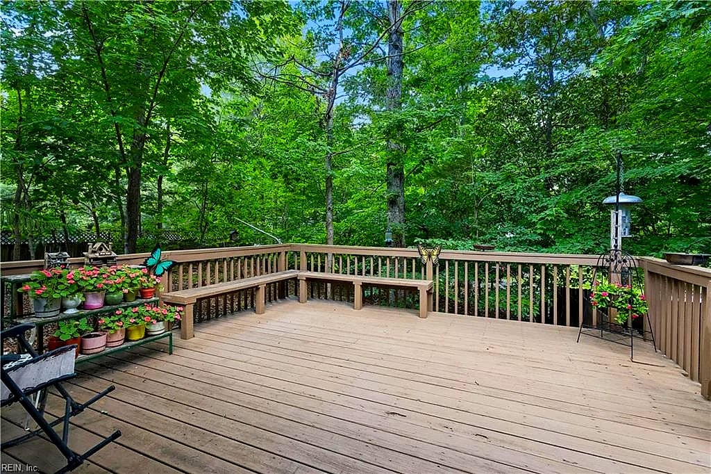 99 Oxford RD, Williamsburg — 3 bed Residential, 1,980 sqft