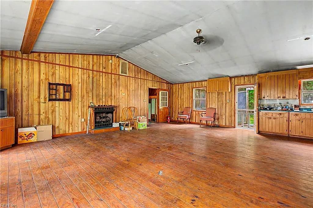 450 Hicks RD, HUDGINS VA 23076 - Photo 5