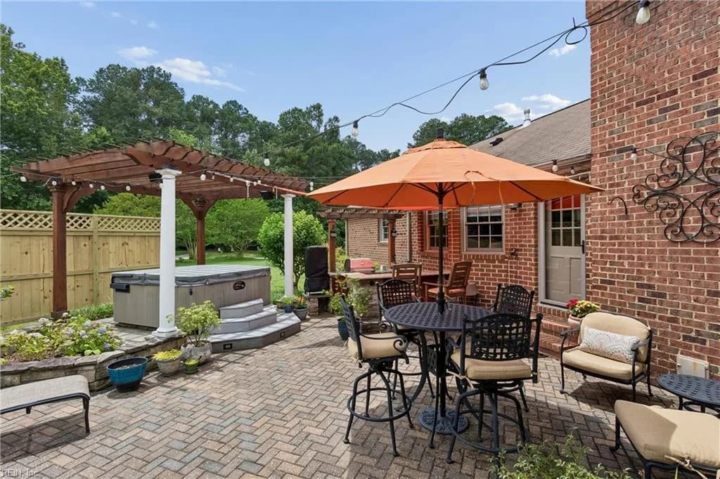 125 River Point DR, YORKTOWN VA 23693 - Photo 2