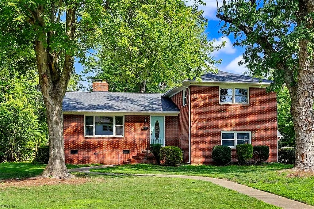 8 Riverdale DR, HAMPTON VA 23666