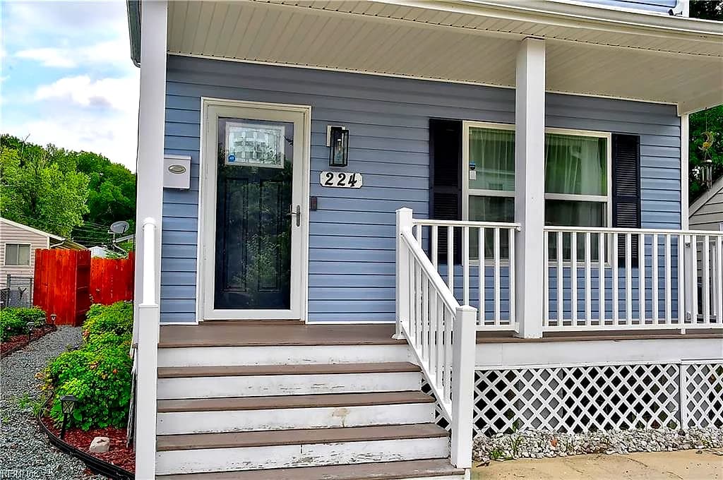 224 Taylor AVE W, HAMPTON VA 23663 - Photo 4