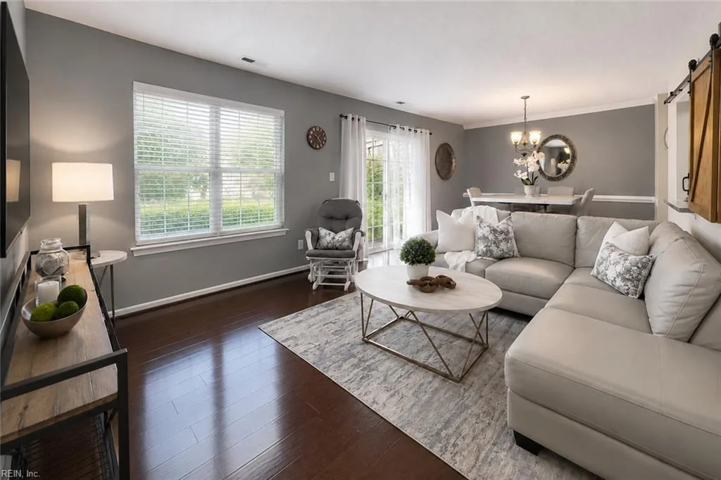 308 Queens CRES, Williamsburg — 2 bed Residential, 1,140 sqft