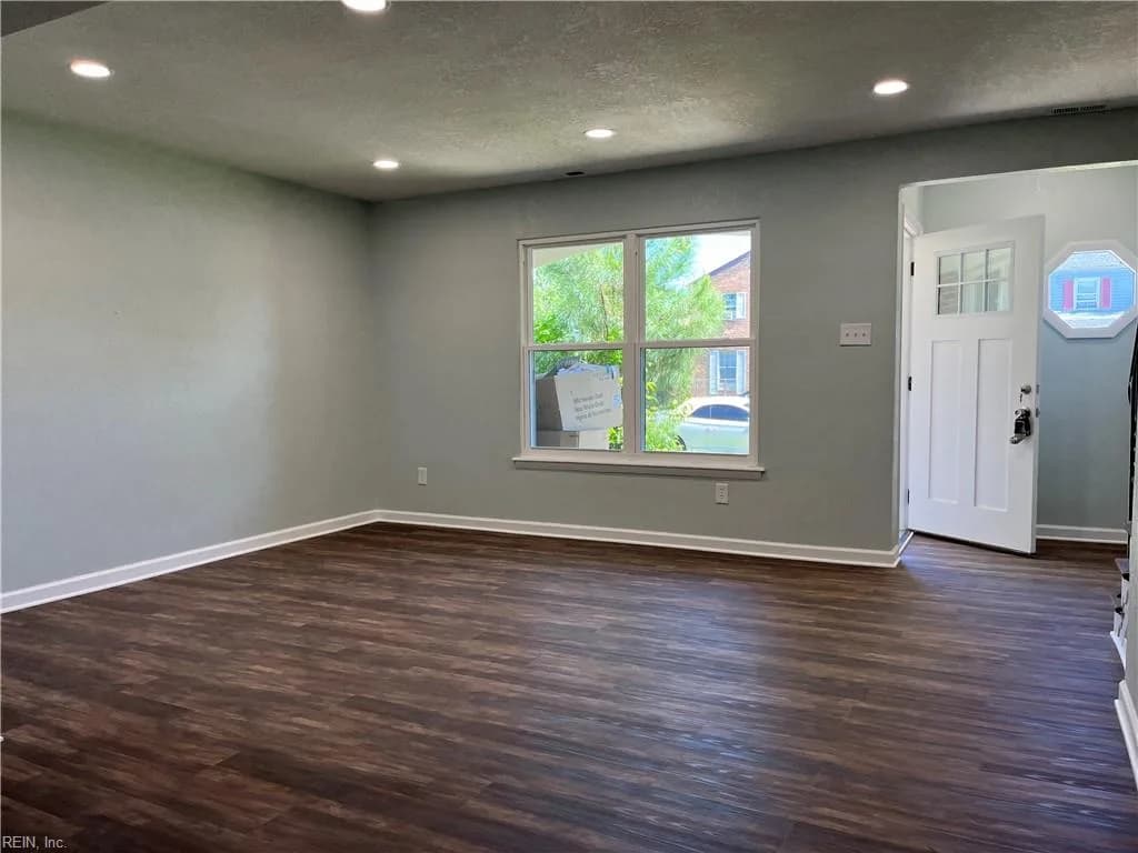 821 Lake Edward DR, VIRGINIABEACH VA 23462 - Photo 3