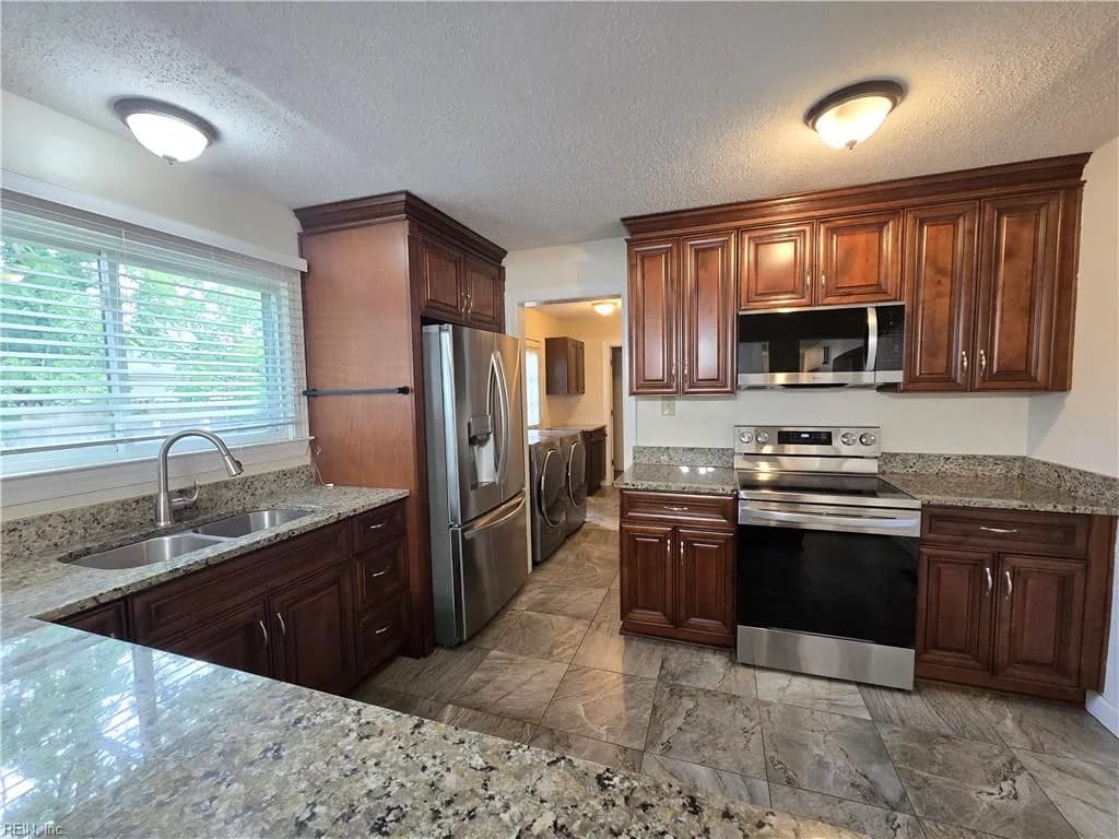 3840 South Plaza TRL, VIRGINIABEACH VA 23452 - Photo 4