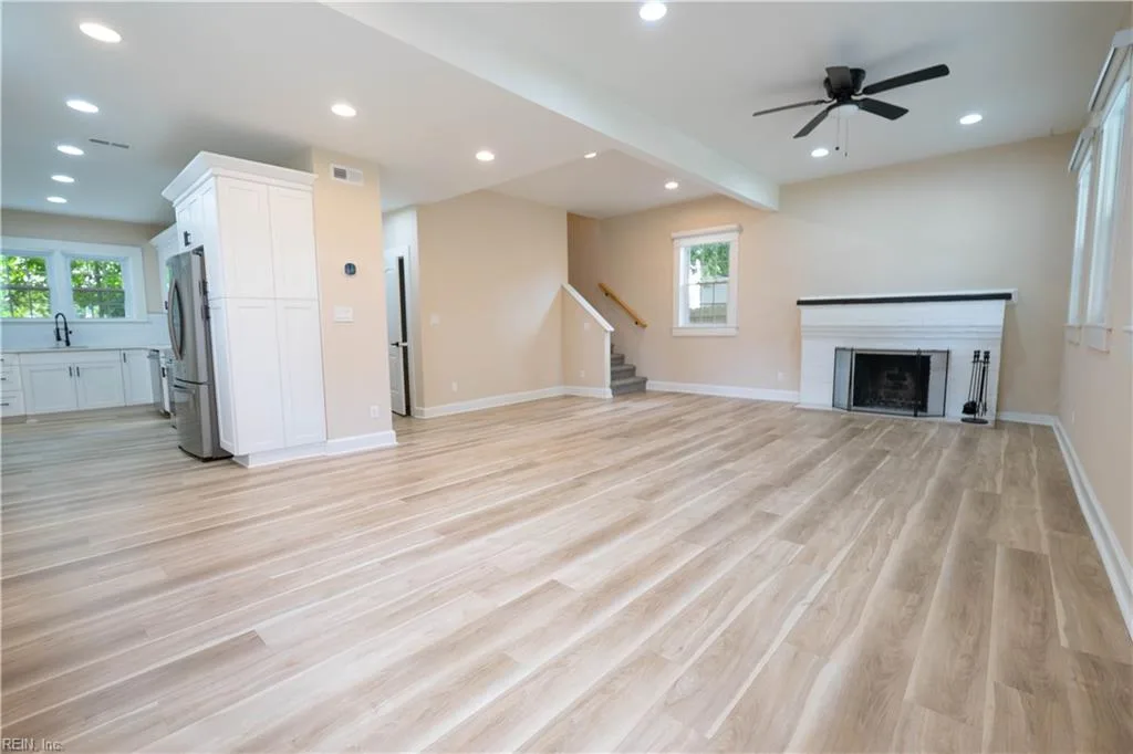 1407 Old Buckroe RD, HAMPTON VA 23663 - Photo 3