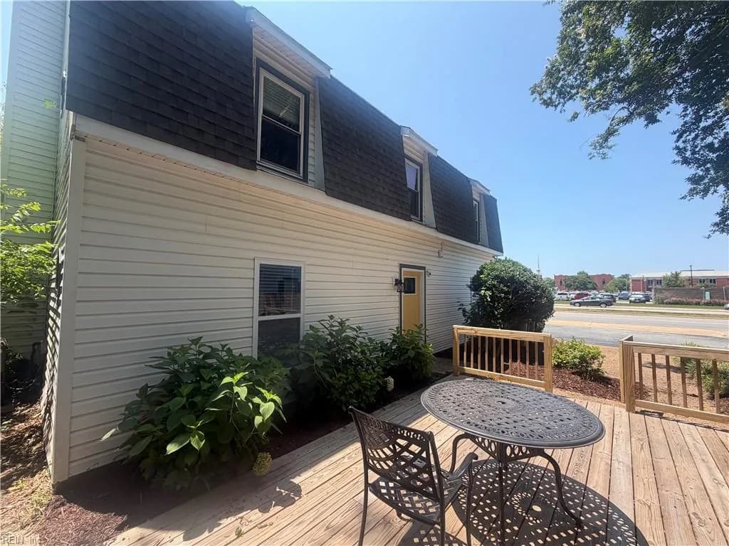 374 Eaton ST, HAMPTON VA 23669 - Photo 4