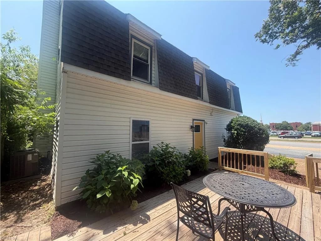 374 Eaton ST, HAMPTON VA 23669 - Photo 5