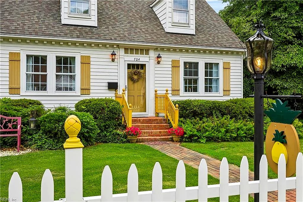 704 Monumental AVE, Williamsburg — 4 bed Residential, 2,439 sqft