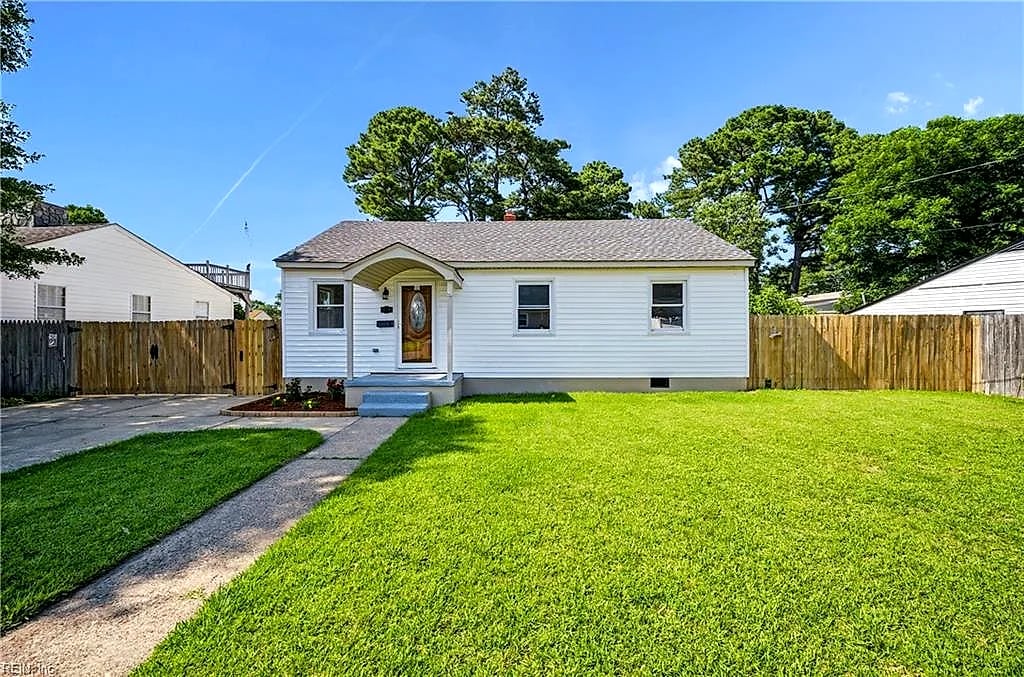 218 Castlewood RD, PORTSMOUTH VA 23702