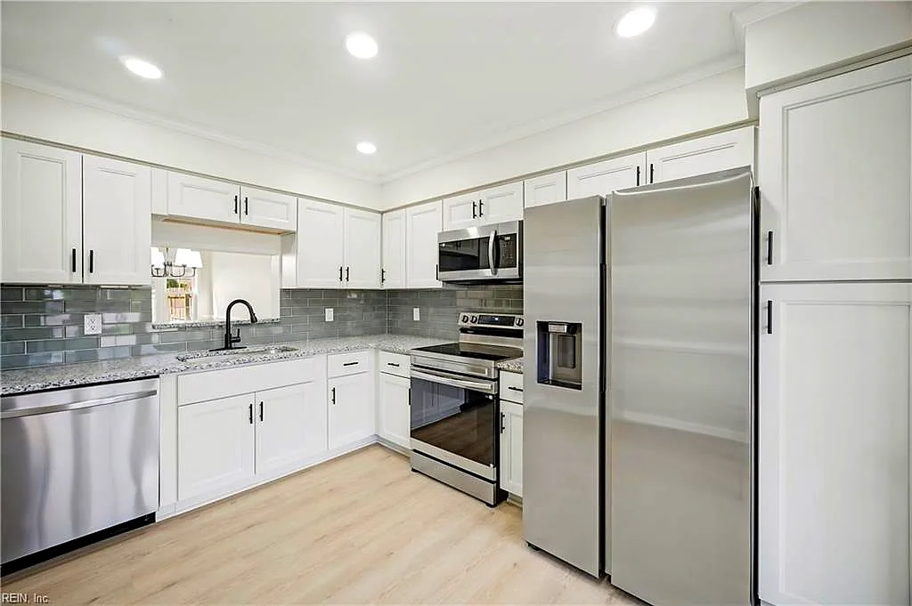 5589 Campus DR, VIRGINIABEACH VA 23462 - Photo 2