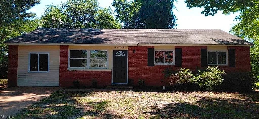 121 Duval CT, Hampton — 3 bed Residential, 1,300 sqft