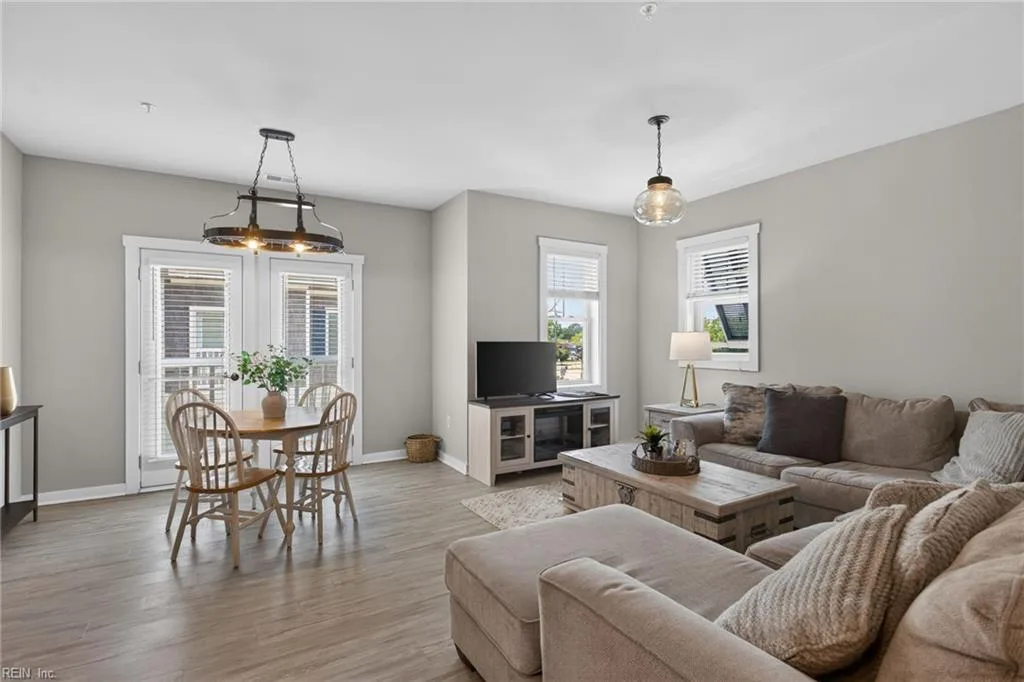 7922 Shore DR, NORFOLK VA 23518 - Photo 5
