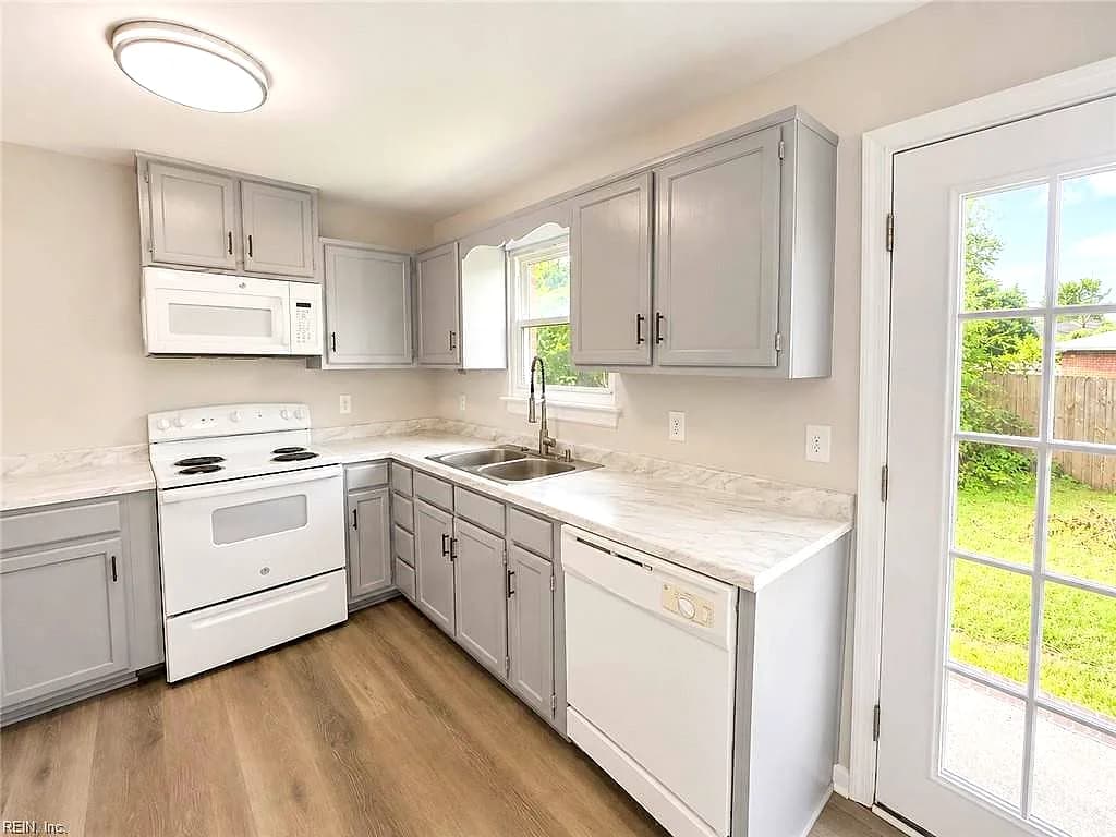405 Institute DR, HAMPTON VA 23663 - Photo 5
