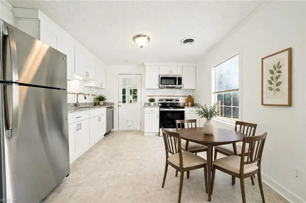 73 Gillis RD, PORTSMOUTH VA 23702 - Photo 5
