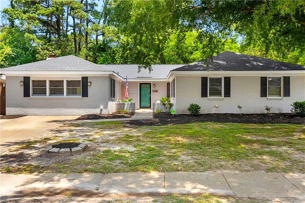 2428 Peritan RD, VIRGINIA BEACH VA 23454 - Main photo