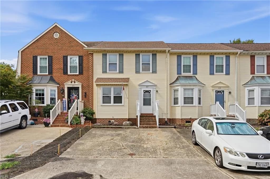 307 San Roman DR, CHESAPEAKE VA 23322 - Photo 2